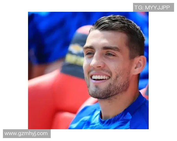 卡塔尔足球明星男模揭晓他在时尚界的精彩表现与运动生涯的完美结合